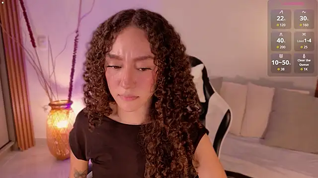 ChloeMoreti live cam on StripChat