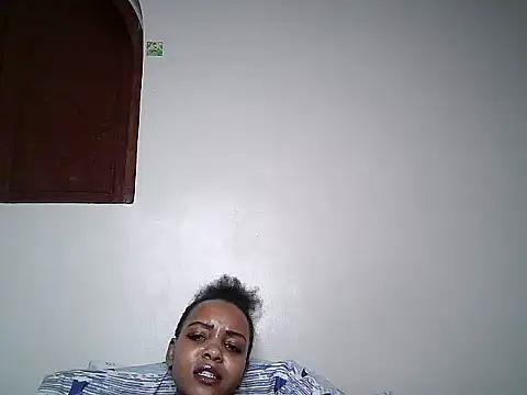 Queen_pretty2 live cam on StripChat