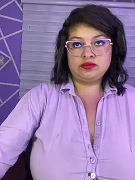 MiiaaJoness live cam on StripChat
