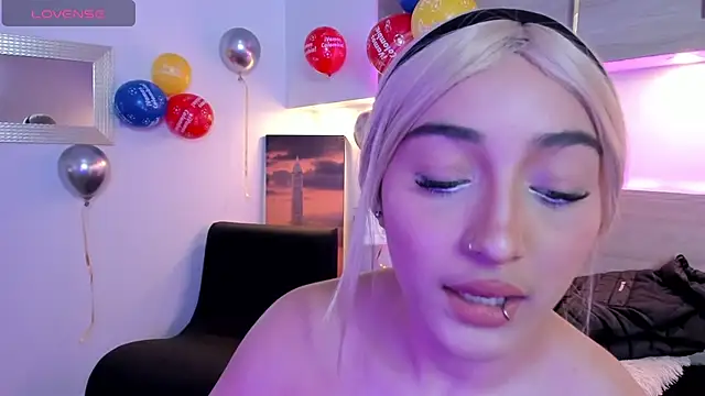 Nina-Mars live cam on StripChat