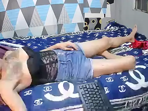 Trish_CurveCock webcam