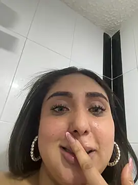 Selenee23 live cam on StripChat