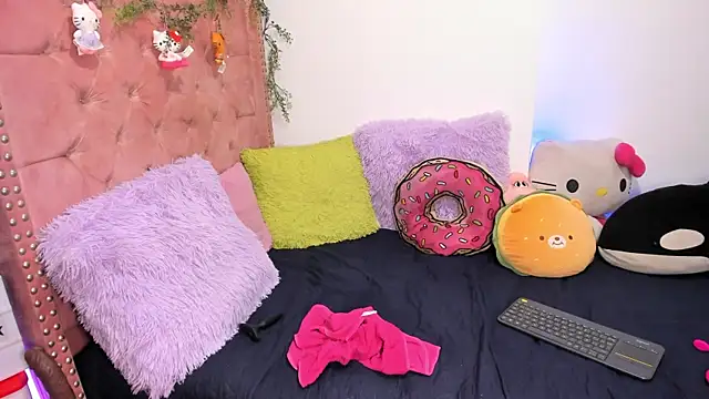 LillyCandy live cam on StripChat