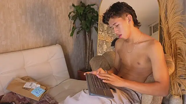 dave_eliot (M twink) - suck toes