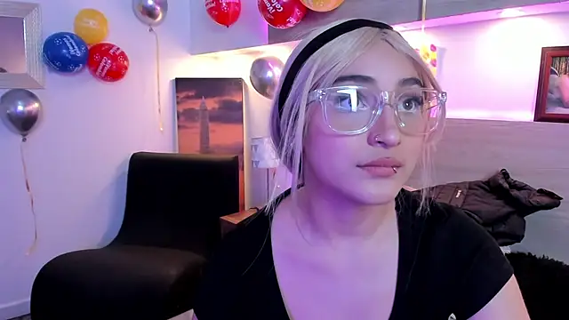 Nina-Mars live cam on StripChat