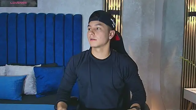 Noah_Clarkk live cam on StripChat