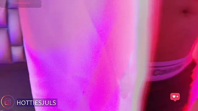 hottiesjuls webcam