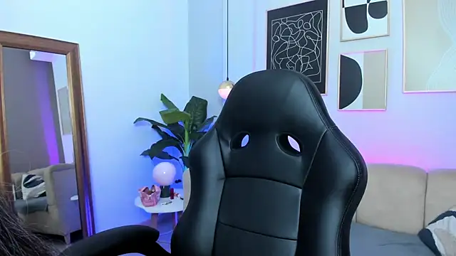 _Nicoletteshea_ webcam