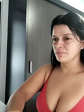 CurvySara1 webcam