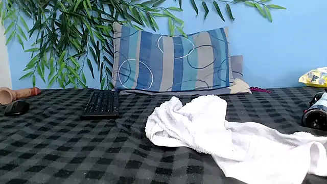 skinnyverus18 webcam