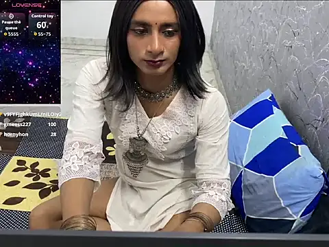 LuvLayla webcam