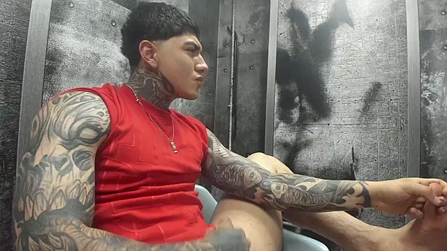 Gury_tattoo live cam on StripChat
