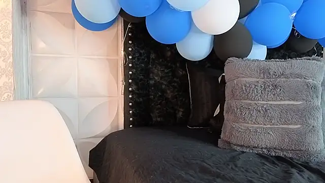KiraKeyTeen webcam