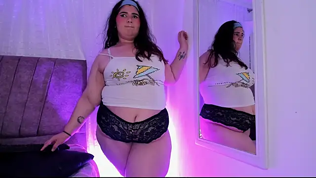 Emilie_Jones webcam