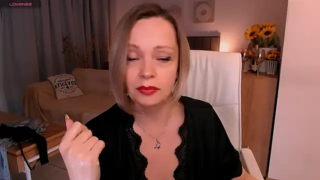Tilly_Eliot live cam on StripChat