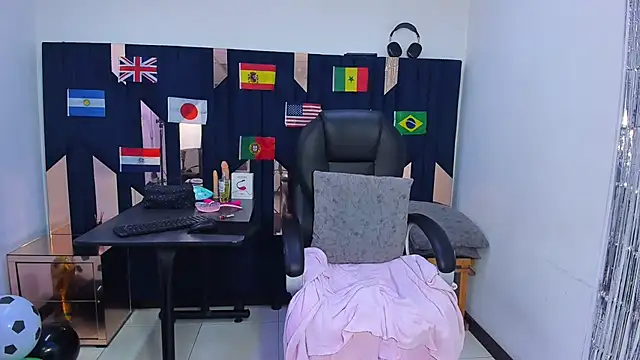 Aisha_hotts777 webcam