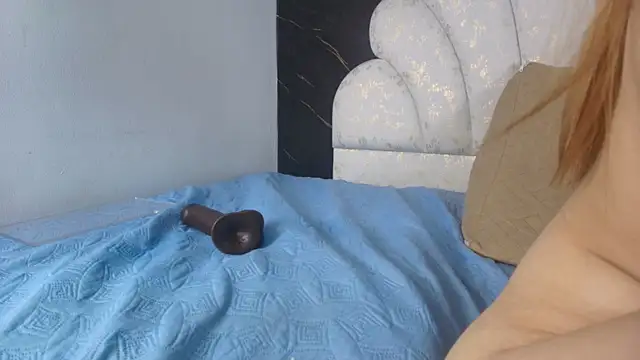 kissme_luna live cam on StripChat