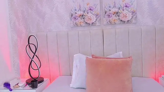 SaraLugo live cam on StripChat