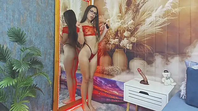 EmaLowe live cam on StripChat