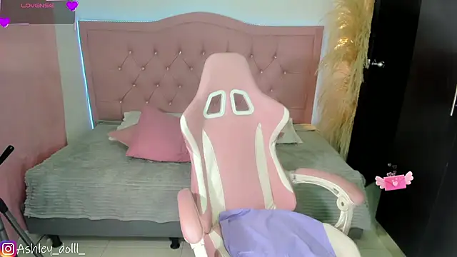 Ashley_dolll live cam on StripChat