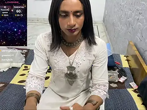 LuvLayla webcam