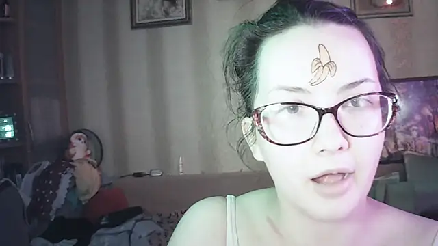 MoodieMira live cam on StripChat