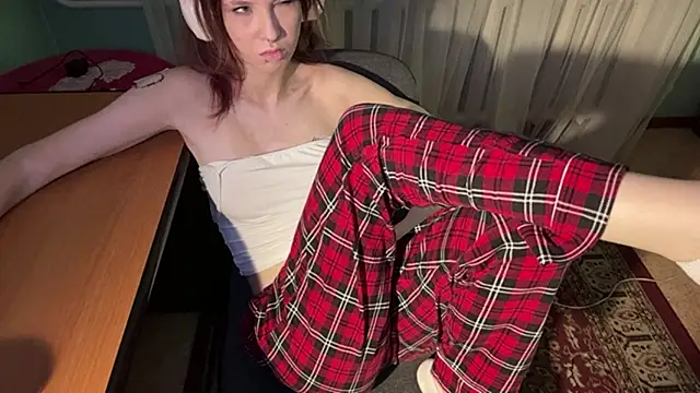 KiaLudera live cam on StripChat