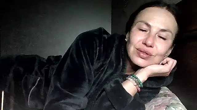 JulianaGold1 live cam on StripChat