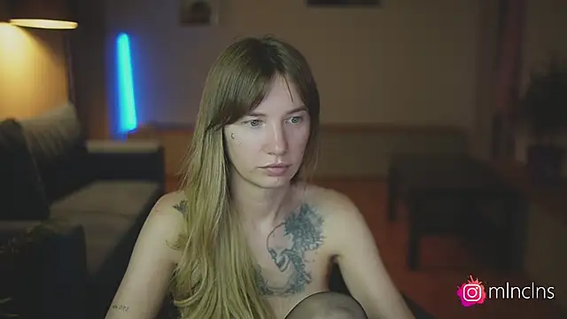 mel_collins live cam on StripChat