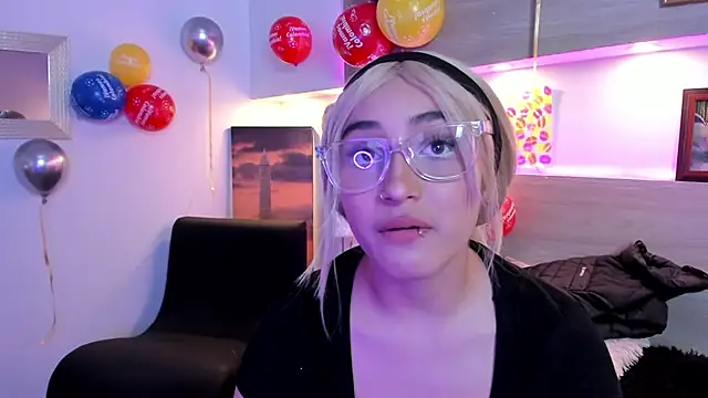 Nina-Mars live cam on StripChat