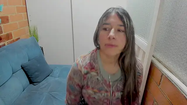 Penelope47 live cam on StripChat