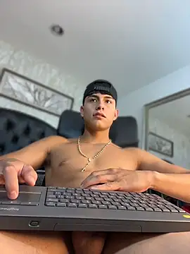 Lander_Cruz live cam on StripChat
