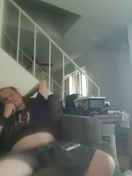 yourMasterisBored live cam on StripChat