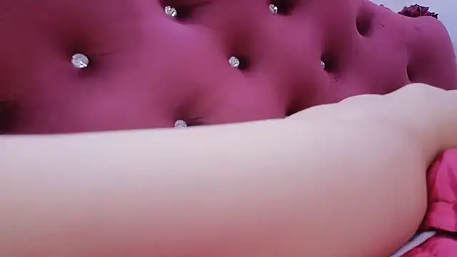 Sully990 live cam on StripChat
