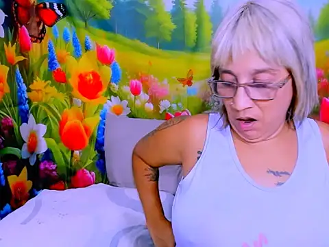 indianroxy webcam