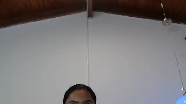 NoiraVale live cam on StripChat