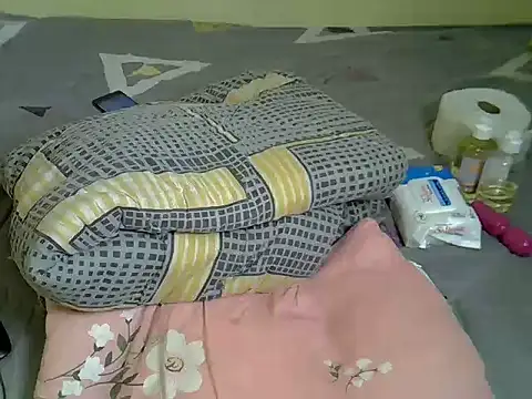 Pearl_petite webcam