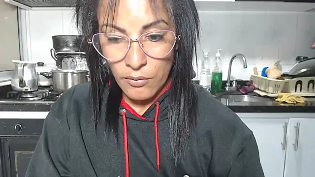 kateleyagrey live cam on StripChat