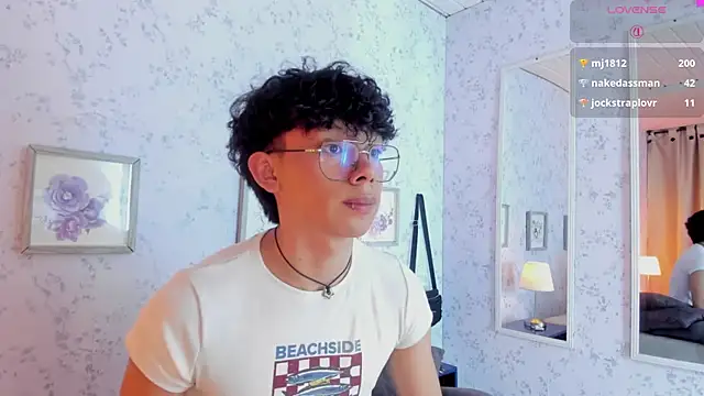 liam_twiink live cam on StripChat