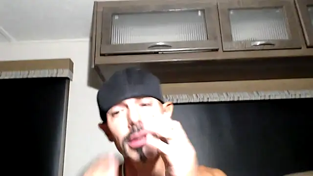 ThickD2C live cam on StripChat