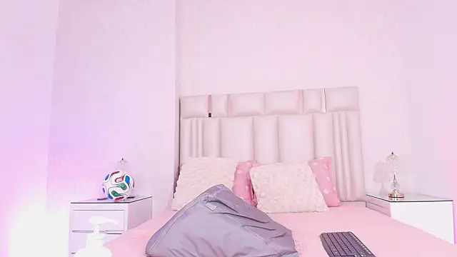 alanarose18 live cam on StripChat