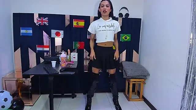 Aisha_hotts777 webcam