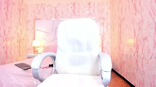 Emily_Whinfre webcam