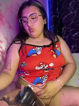 KaroVelvet live cam on StripChat