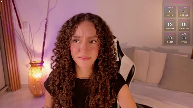 ChloeMoreti live cam on StripChat