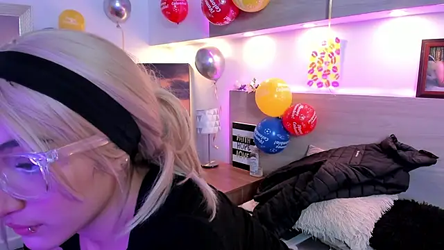 Nina-Mars live cam on StripChat