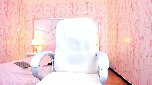 Emily_Whinfre webcam