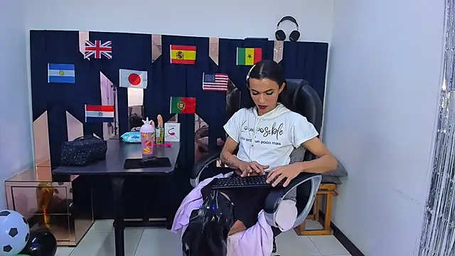 Aisha_hotts777 webcam