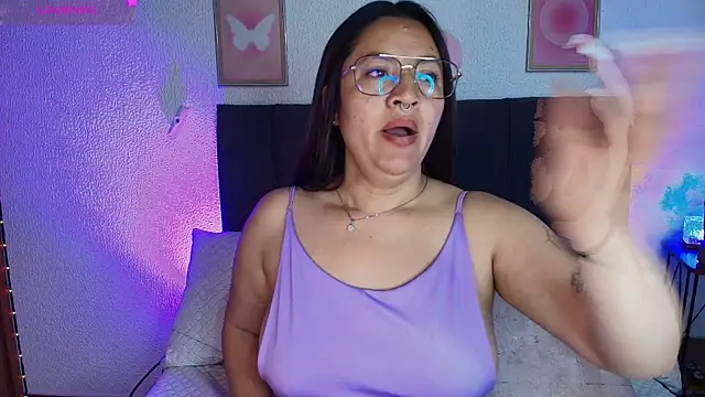 samm_curvy webcam