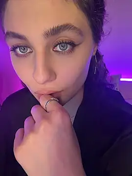 Your_insomniya live cam on StripChat